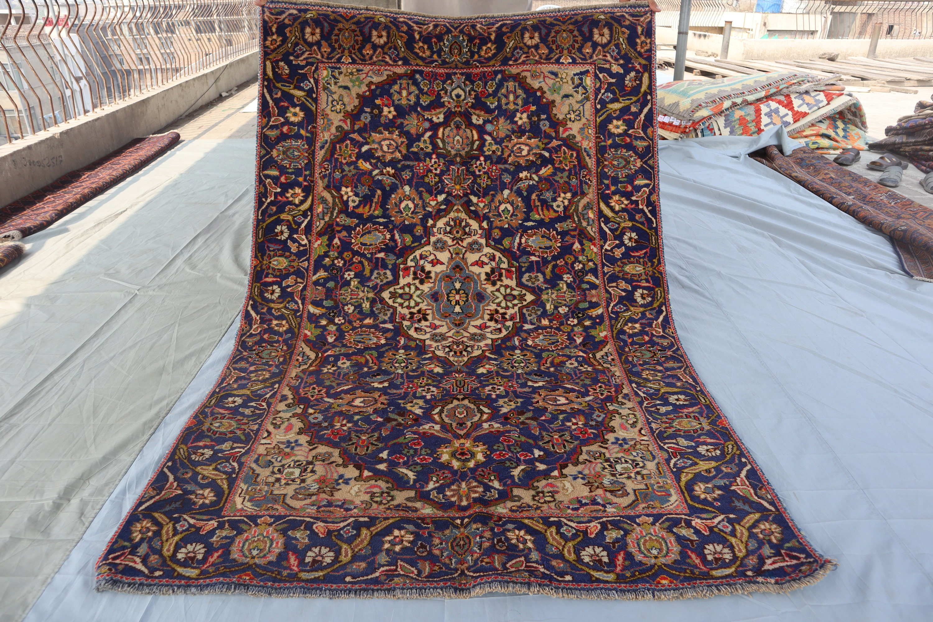 トルコ産ヘリズラグ 4x6 トルクメン ハンドメイドウール エリアラグ