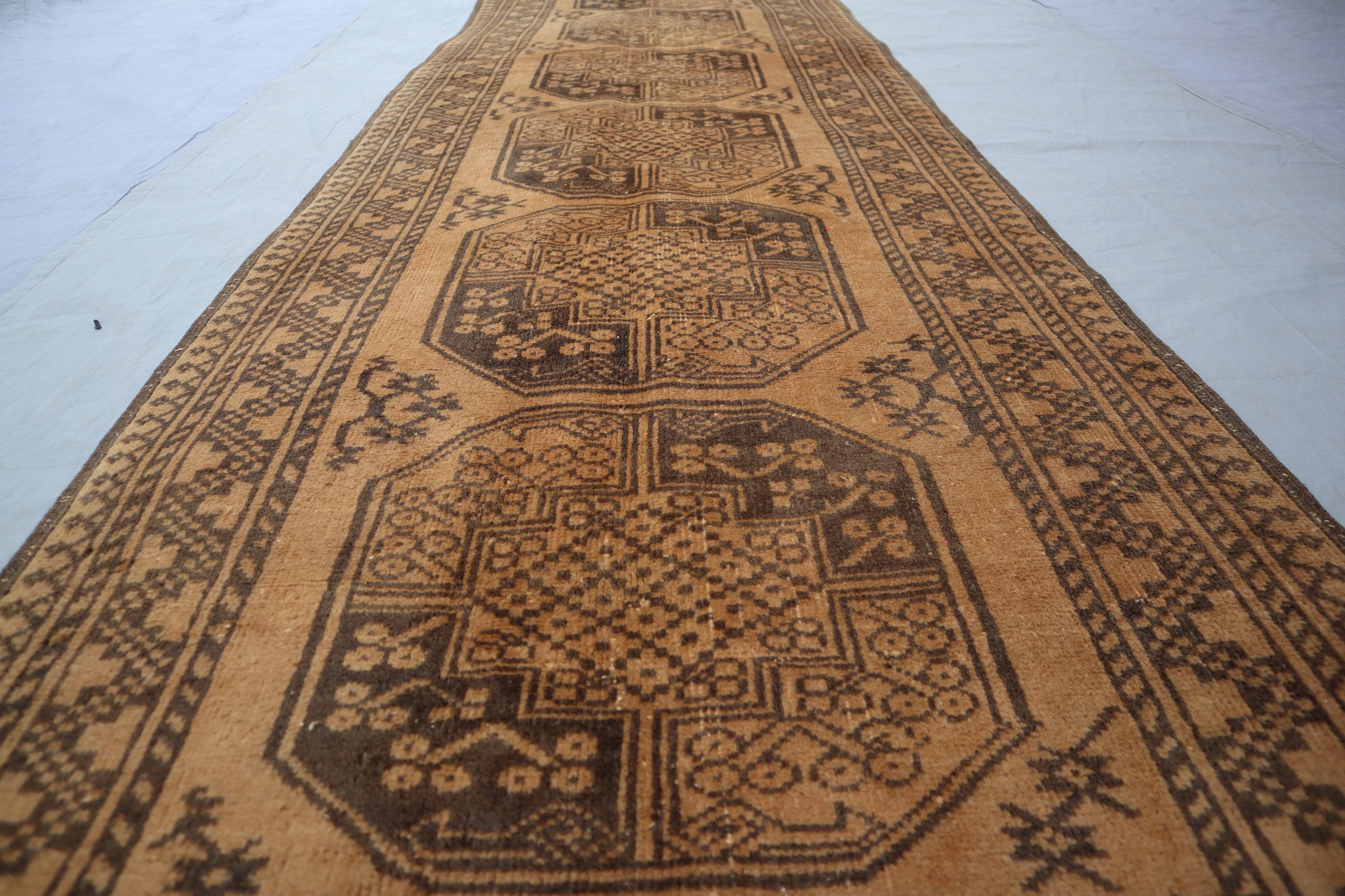 2'6x9'6フィートのトルクメンテッケランナーラグ、アンティークな