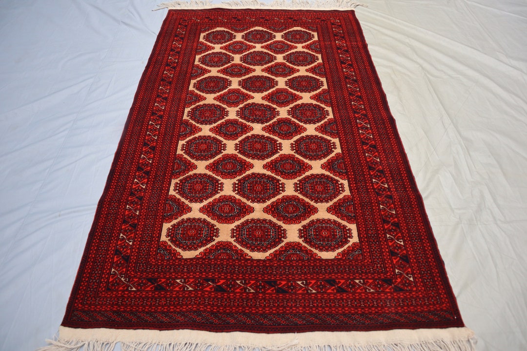 トルクメンヴィンテージラグ、4 x 7フィート、レッドベージュハンド