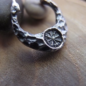 Anillo de tabique nasal de plata de ley con brújula vikinga Vegvisir
