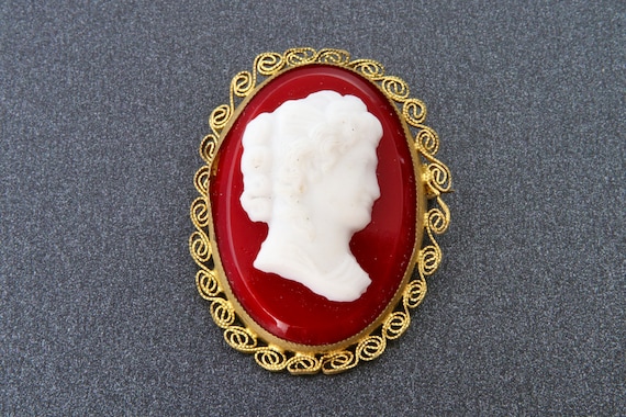 Cameo brooch, Red cameo with white female profile… - image 3