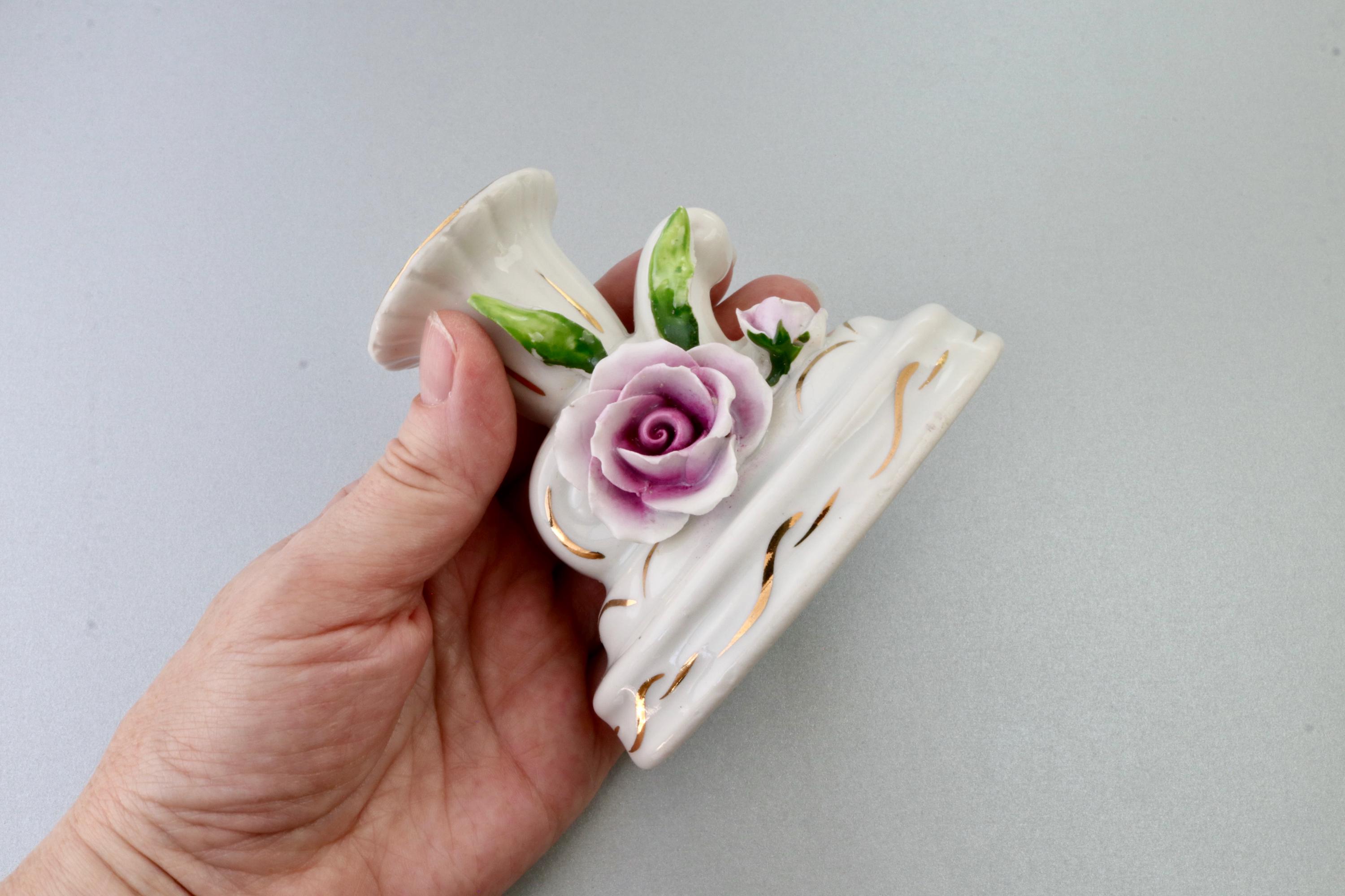 【美品】西ドイツ Dresden 陶磁器 バラ キャンドルスタンド ピンク 金彩 花と金彩が施されたヴィンテージの磁器製キャンドルスタンド、ピンクの