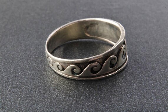 Waves pattern sterling silver ring, Minimalist si… - image 4