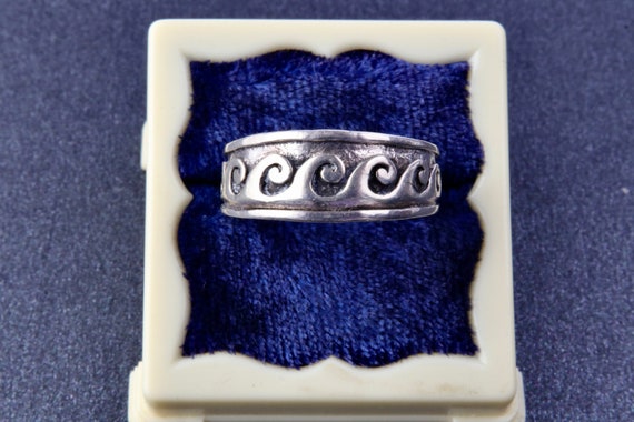 Waves pattern sterling silver ring, Minimalist si… - image 1
