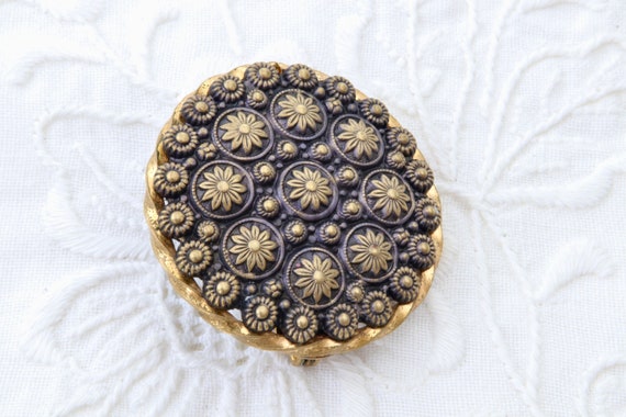 Floral brooch, Round gold tone brooch, Antique br… - image 10