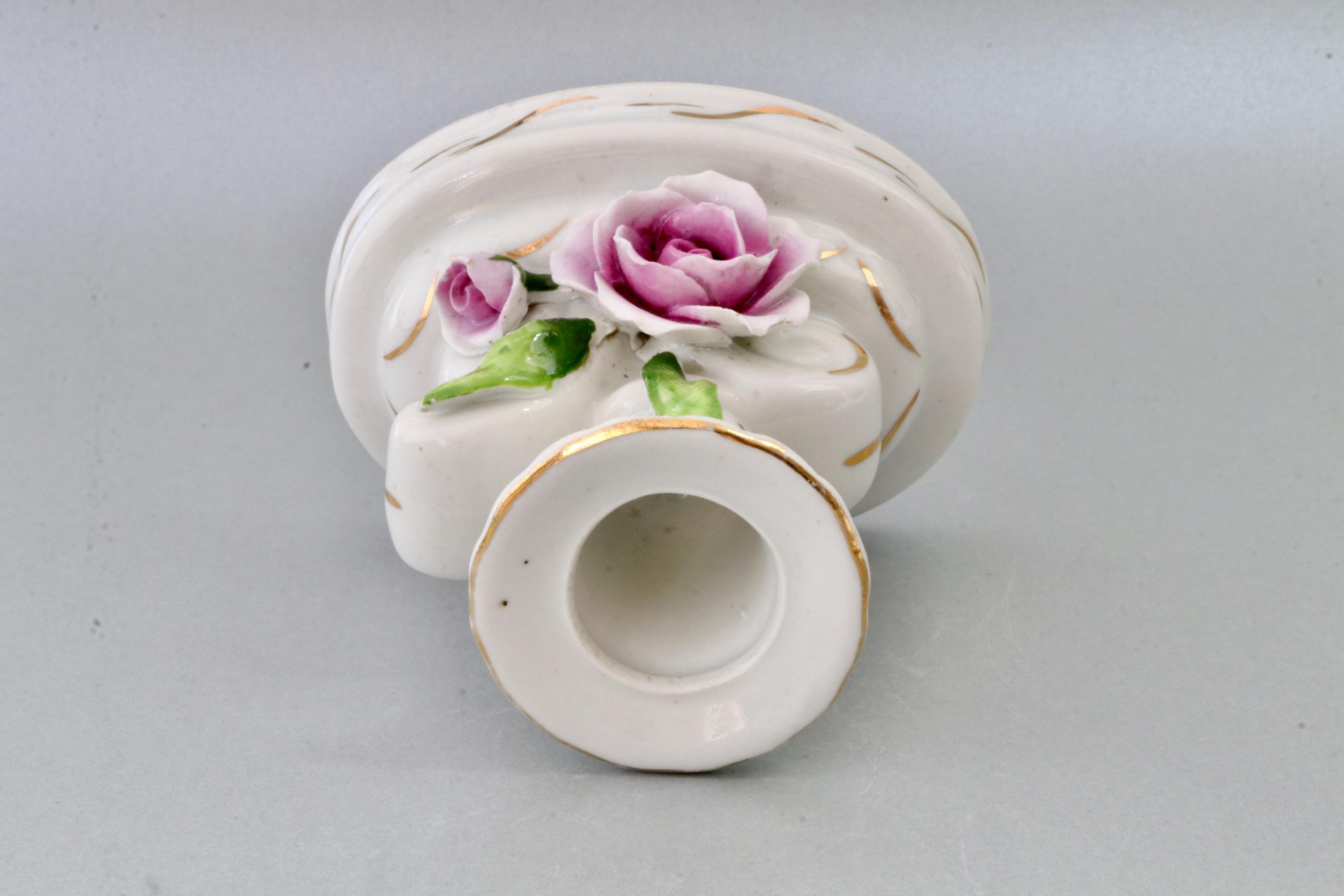 【美品】西ドイツ Dresden 陶磁器 バラ キャンドルスタンド ピンク 金彩 花と金彩が施されたヴィンテージの磁器製キャンドルスタンド、ピンクの