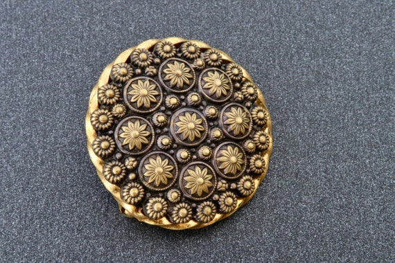 Floral brooch, Round gold tone brooch, Antique br… - image 5