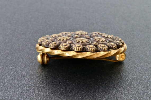 Floral brooch, Round gold tone brooch, Antique br… - image 8