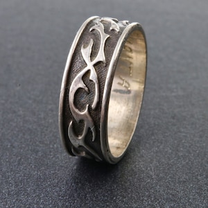 Anello a strisce in argento sterling, anello in argento minimalista, fascia in argento con motivo nero, anello in argento fatto a mano