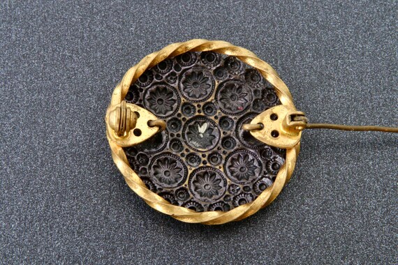 Floral brooch, Round gold tone brooch, Antique br… - image 7