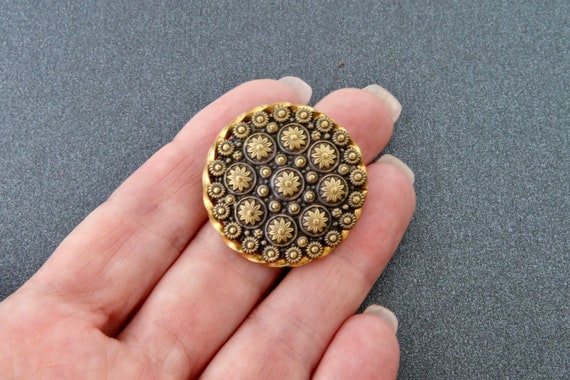 Floral brooch, Round gold tone brooch, Antique br… - image 2