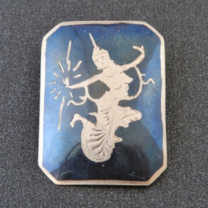 Vintage siamesische Blitzgöttin Brosche aus Sterlingsilber, schwarze Emaille Silber Brosche, Tänzerin Brosche, Thailand Silber