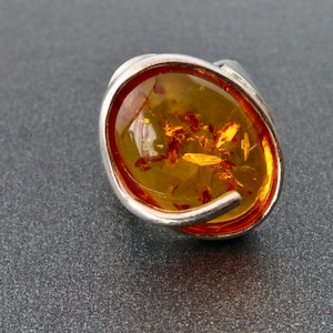 Sterling silver amber ring, Oval ring with natural baltic amber, Vintage silver ring with cognac amber