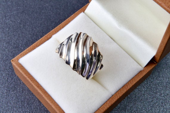 Wide sterling silver solid ring with diagonal str… - image 7