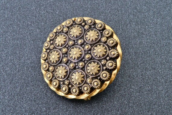 Floral brooch, Round gold tone brooch, Antique br… - image 4