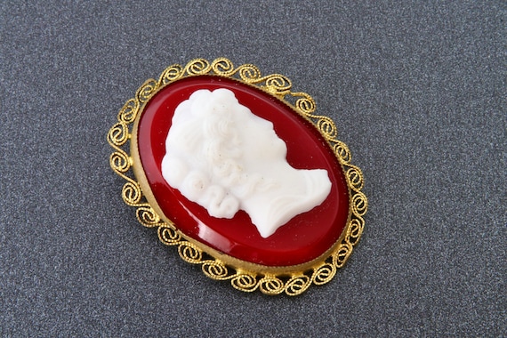 Cameo brooch, Red cameo with white female profile… - image 1