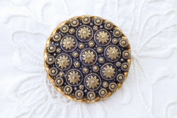 Floral brooch, Round gold tone brooch, Antique br… - image 9