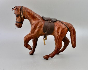 馬の置き物　革製　ビィンテージ　美品　レア ヴィンテージブラウンレザーの馬の置物：コレクターズアイテム - Etsy 日本