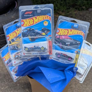 Hot Wheels Car Bouquet Kit: DIY Diecast Gift Set