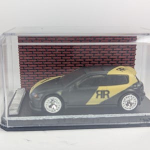 Hot Wheels Display Case: 1/64 Scale Asphalt Parking Lot Diorama