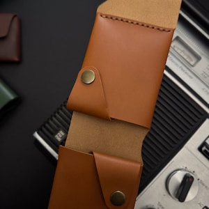 Tarjetero tipo billetera plegable para hombre / Cuero de plena flor con diseño minimalista / Hecho en EE. UU.