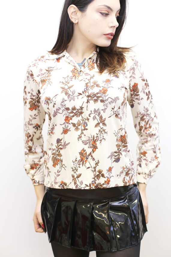 1970s Vintage - Cream & Floral Collared Button Up