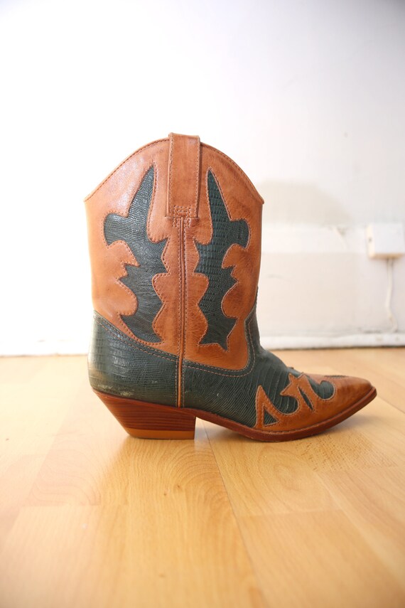 1980s Vintage - Women's Embossed Leather Western B