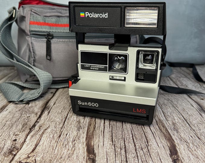 1981 Camera Vintage 1981 Polaroid Sun 600 LMS Camera - Clamshell Design, Case ...