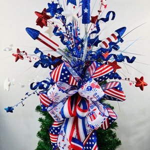 Patriotic tree topper, topper for 4th of July tree, Patriotic door hanger, Memorial day attachment for large lamp post, large lantern swag
