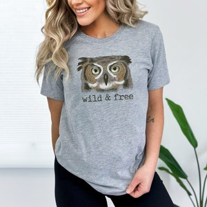 T-shirt Wild & Free hibou des bois ADULTE T-shirt de randonnée unisexe Cadeaux de randonnée shirt doux pour les amateurs de plein air Chemise de randonnée pour hommes image 3