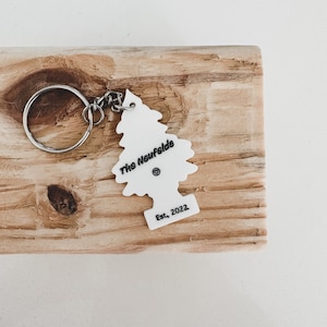 Little tree keychain. Personalized keychain. Newlywed gift. Customized gifts. Personalized gifts. Canadian made.