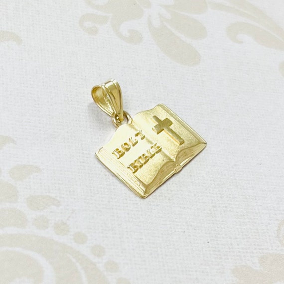 14K Gold Estate Bible Pendant - image 2