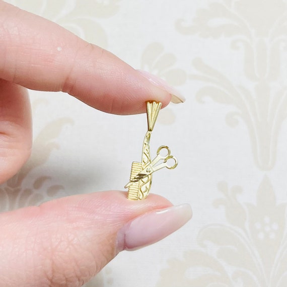 14K Gold Scissors and Comb Estate Charm - image 4