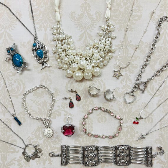 15 Pieces Fashion Jewelry Lot #514