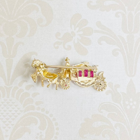 18K Gold Estate Horse Drawn Carriage Brooch - image 2
