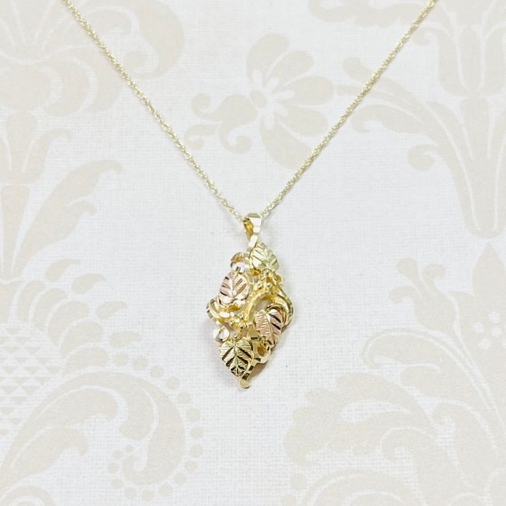 10K Gold Estate Two Tone Leaf Cluster Necklace