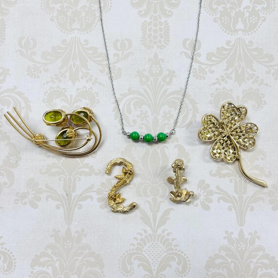 12 Vintage Pieces Lot #229 View 3