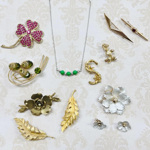 12 Vintage Pieces Lot #229
