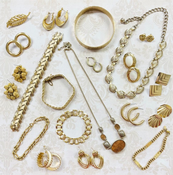 Assorted Lot #4 of Estate Fashion Jewelry