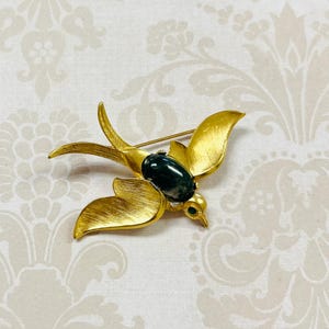 Vintage Trifari Jelly Belly Bird Brooch