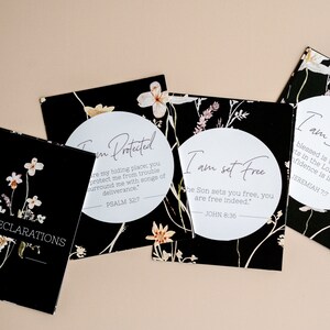 DRUCKBARE Affirmationskarten, schwarz, floral, tägliche hingebungsvolle Schriften, Bibel Affirmationen, digitaler Download Frauen Affirmation, christlich