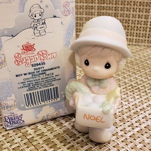 Vintage Precious Moments Porcelain Sugar Town Figurine &quot;Dusty&quot; with box (IOB) (Retired Sugar Town)