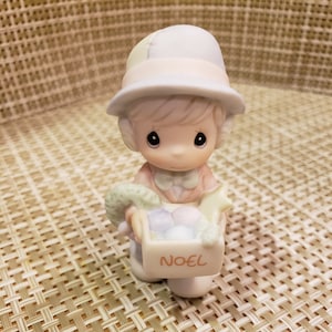Vintage Precious Moments Porcelain Sugar Town Figurine &quot;Dusty&quot; (Retired Sugar Town)
