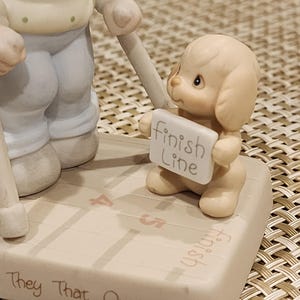 Figura vintage de Precious Moments “Bienaventurados los que vencen” con caja (IOB) imagen 17