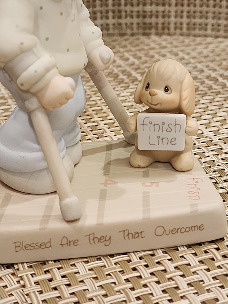 Figura vintage de Precious Moments “Bienaventurados los que vencen” con caja (IOB) imagen 10