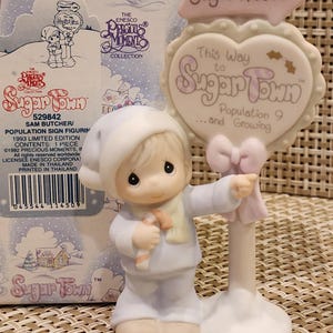 Vintage Precious Moments Porcelain Sugar Town &quot;Sam Butcher Population Sign&quot; (IOB) (Retired Sugar Town)