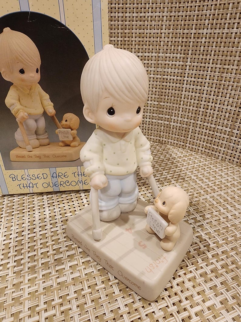 Figura vintage de Precious Moments “Bienaventurados los que vencen” con caja (IOB) imagen 1