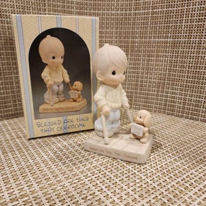 Figura vintage de Precious Moments “Bienaventurados los que vencen” con caja (IOB) imagen 2