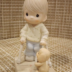 Figura vintage de Precious Moments “Bienaventurados los que vencen” con caja (IOB) imagen 18