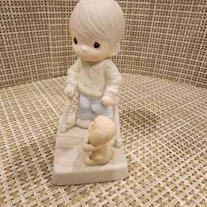 Figura vintage de Precious Moments “Bienaventurados los que vencen” con caja (IOB) imagen 12